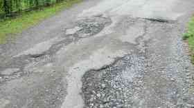 Future cars to spot potholes and send info to Highways England